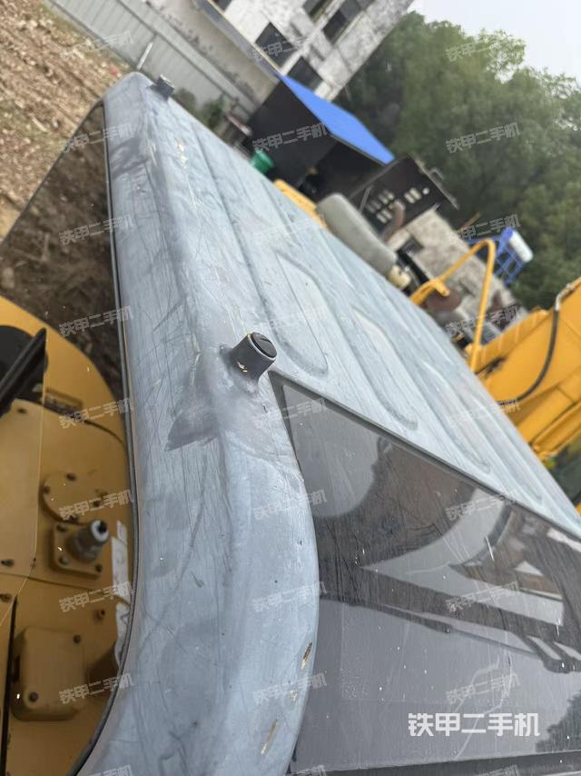 驾驶室顶部（整机外观）