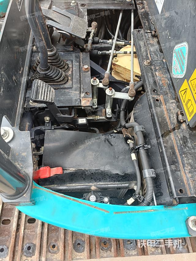 回转马达和主控阀（整机外观）