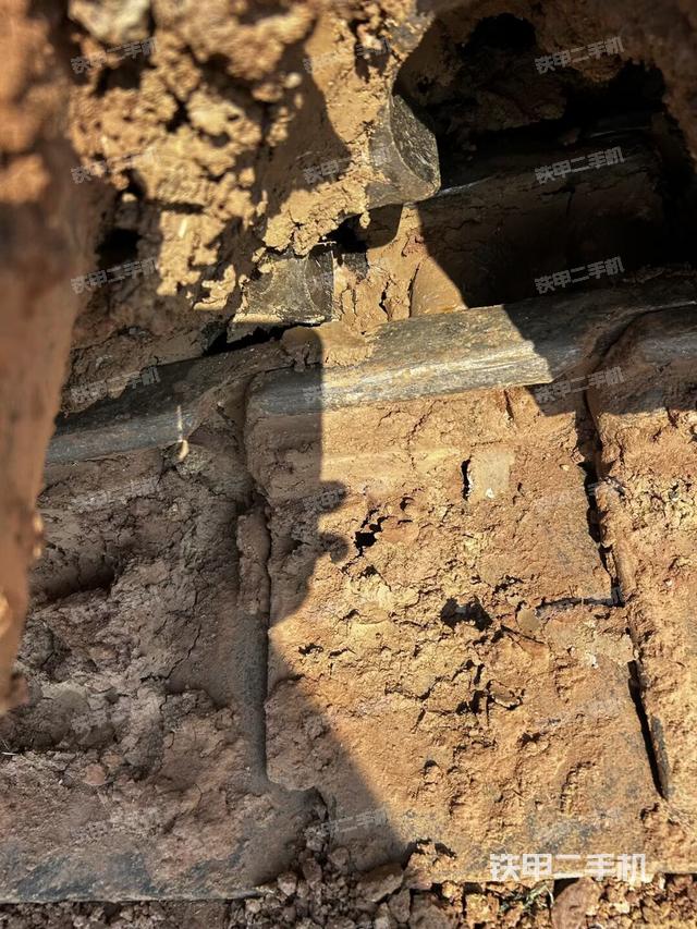 右驅(qū)動輪（行走機(jī)構(gòu)）