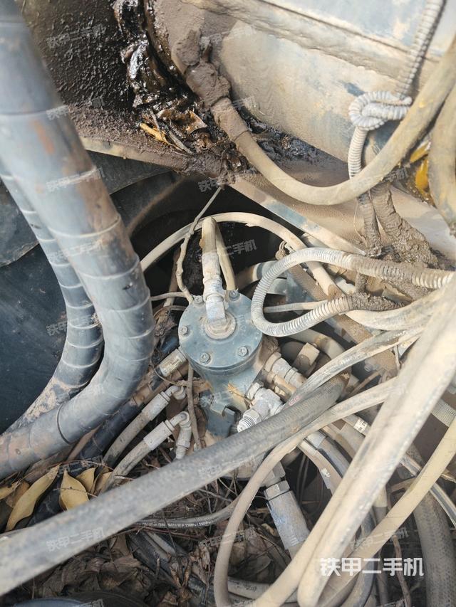 中央回转接头特写（上车部件）