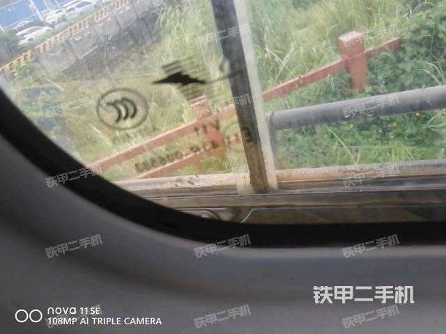 后窗玻璃角标（驾驶室部分）