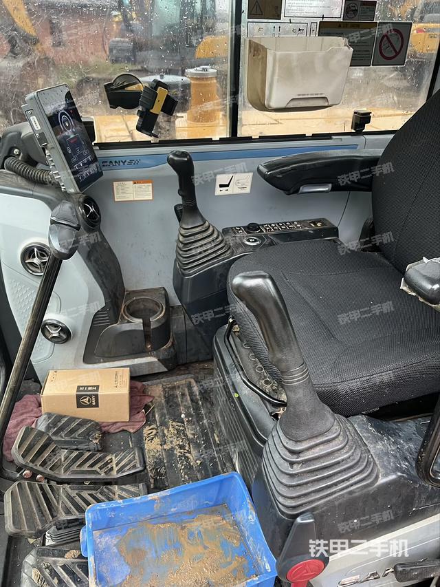 驾驶室整体（整机外观）