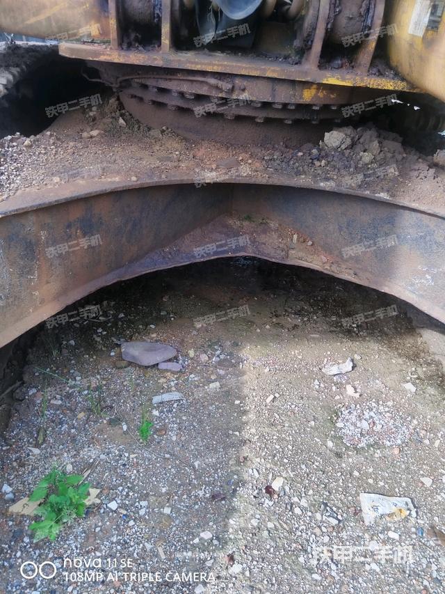 转盘和下车架正前（工作和回转装置）