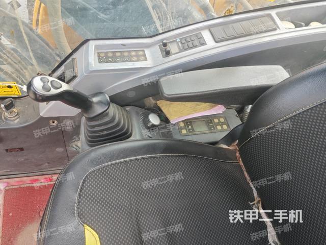 座椅右侧控制台/钥匙门/油门/含右手柄（驾驶室部分）