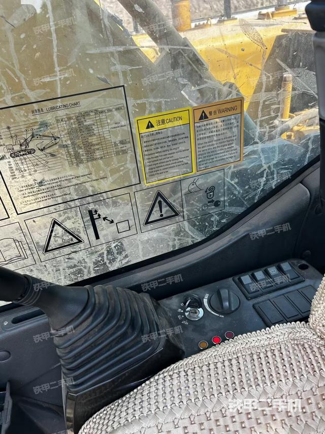 座椅右側(cè)控制臺/鑰匙門/油門/含右手柄（駕駛室部分）