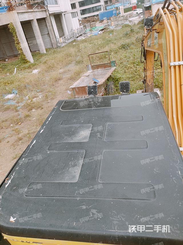 驾驶室顶部（整机外观）