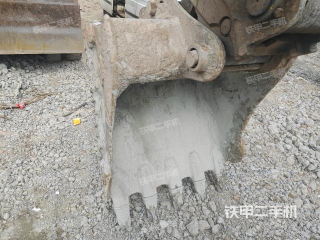 铲斗右后整体（工作和回转装置）