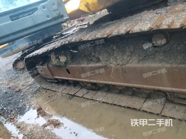 左驅(qū)動輪（行走機構(gòu)）