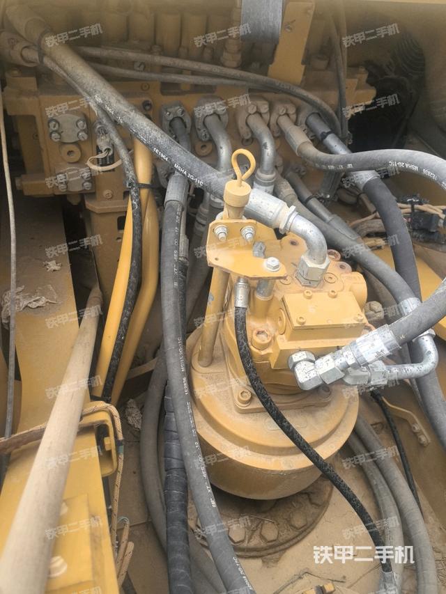 回转马达和主控阀（整机外观）