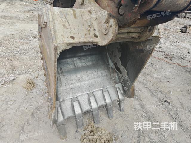 铲斗右后整体（工作和回转装置）