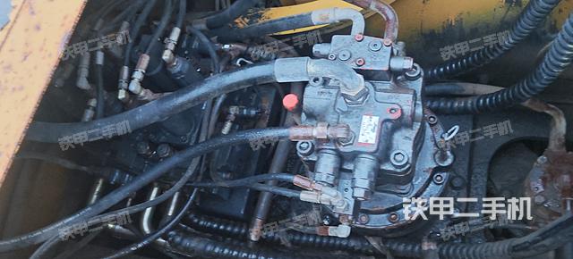 回转马达和主控阀（整机外观）