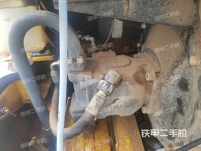 液压泵舱室正面整体（整机外观）