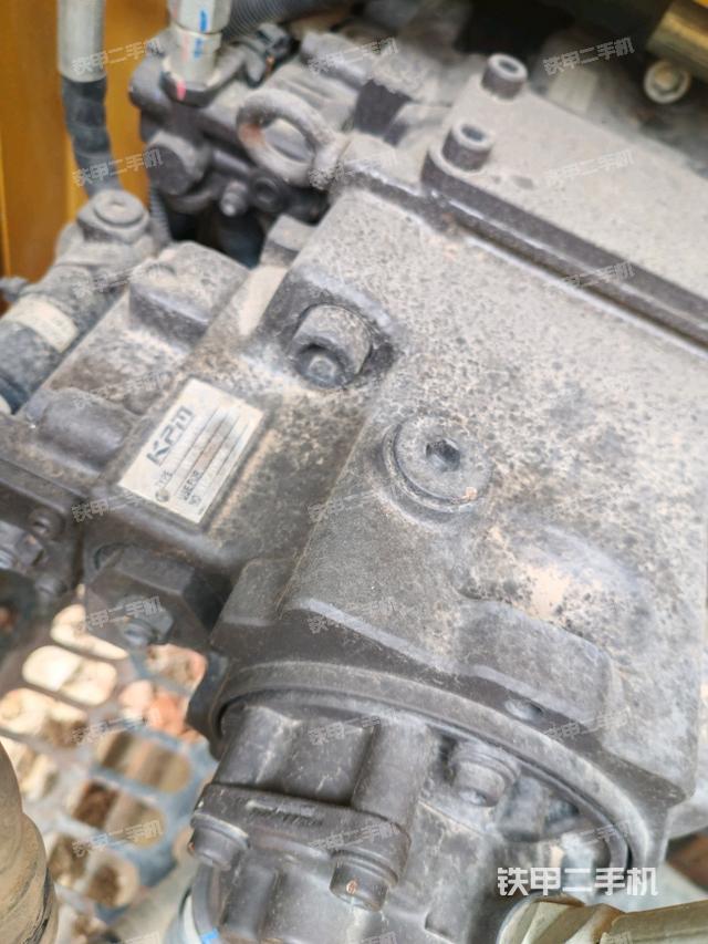 液压泵舱室正面整体（整机外观）