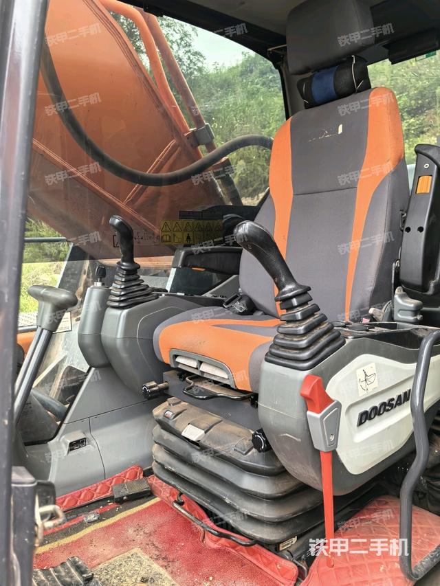 驾驶室整体（整机外观）