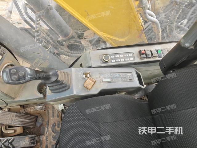 座椅右侧控制台/钥匙门/油门/含右手柄（驾驶室部分）