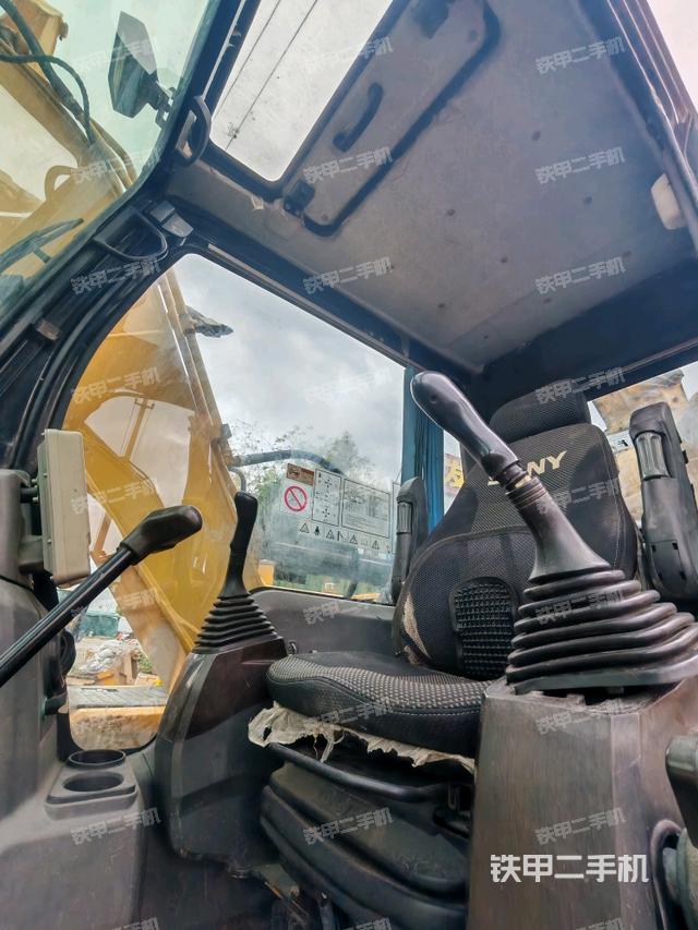 驾驶室整体（整机外观）