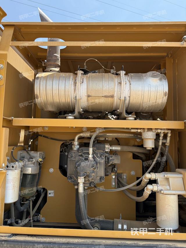 液壓泵艙室正面整體(整機(jī)外觀) 液壓泵艙室正面整體(整機(jī)外觀)