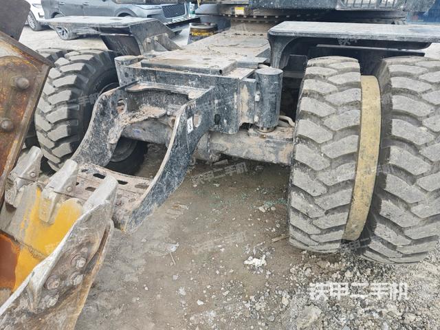 转盘和下车架正前（工作和回转装置）