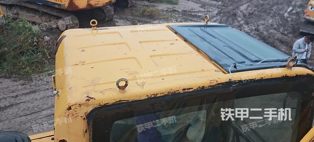 驾驶室顶部（整机外观）