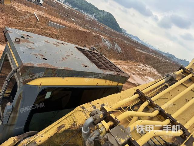 驾驶室顶部（整机外观）