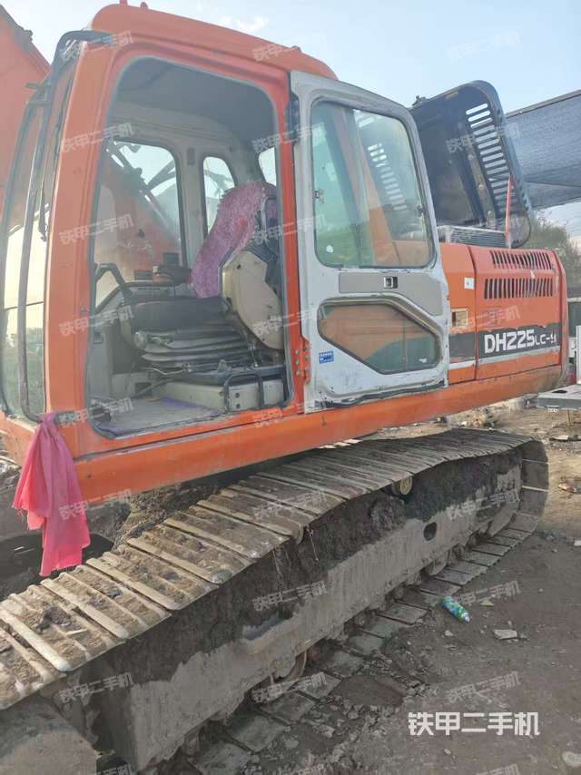 驾驶室整体（整机外观）