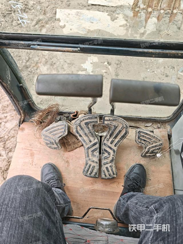 左后方玻璃角标（驾驶室部分）