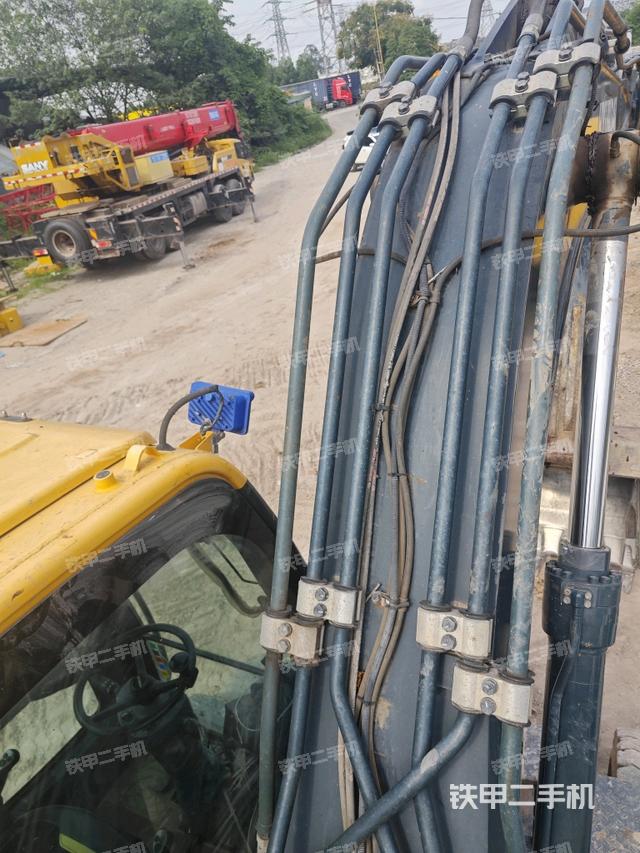 大臂背部俯视（工作和回转装置）