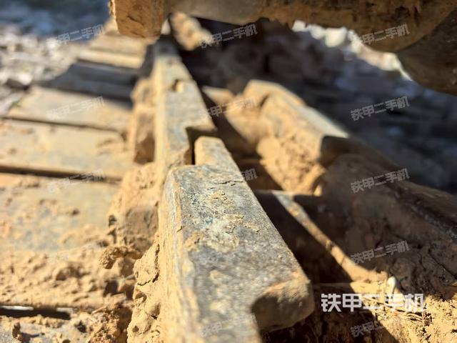 驾驶室顶部（整机外观）