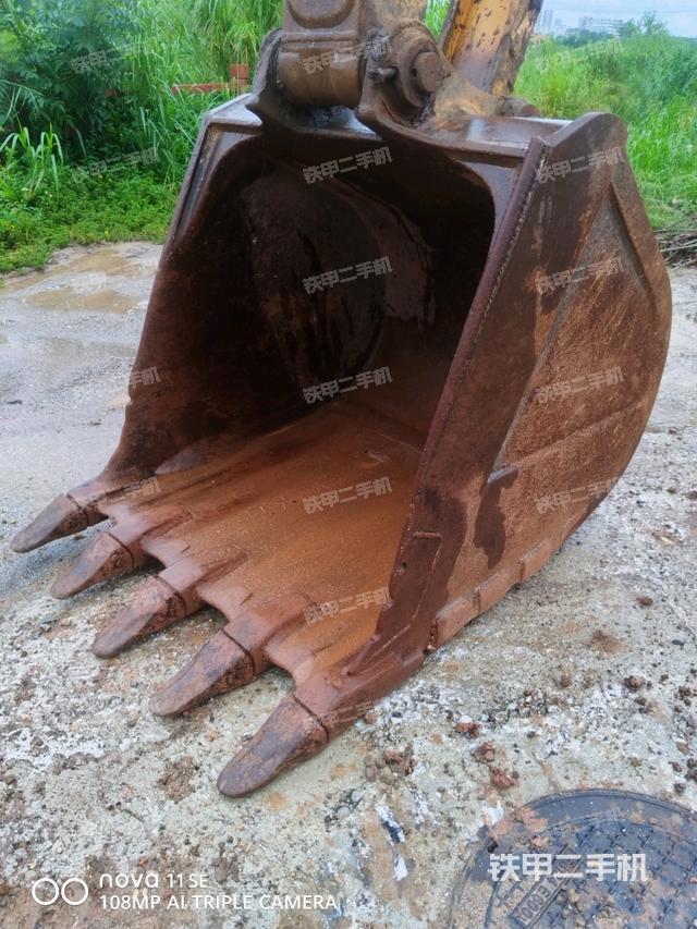 铲斗右后整体（工作和回转装置）