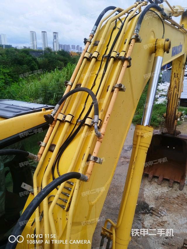 大臂背部俯视（工作和回转装置）