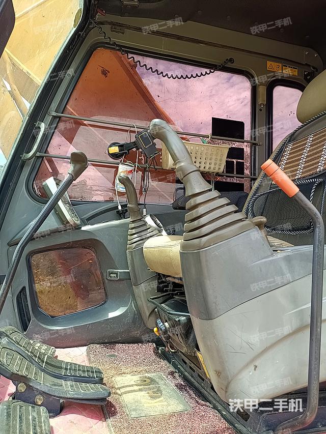 驾驶室整体（整机外观）