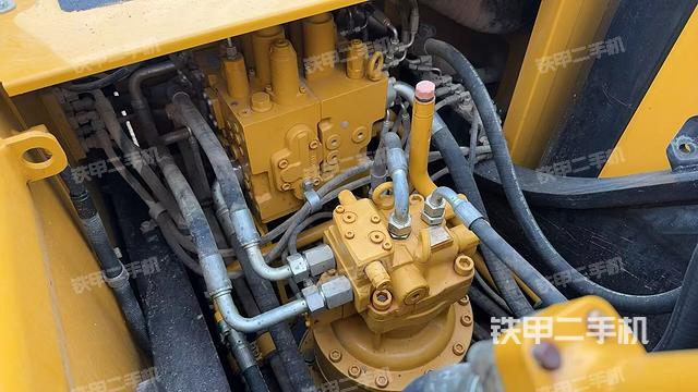 回转马达和主控阀（整机外观）