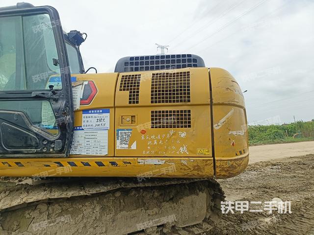 驾驶室顶部（整机外观）