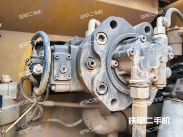 液壓泵艙室正面整體(整機(jī)外觀) 液壓泵艙室正面整體(整機(jī)外觀)