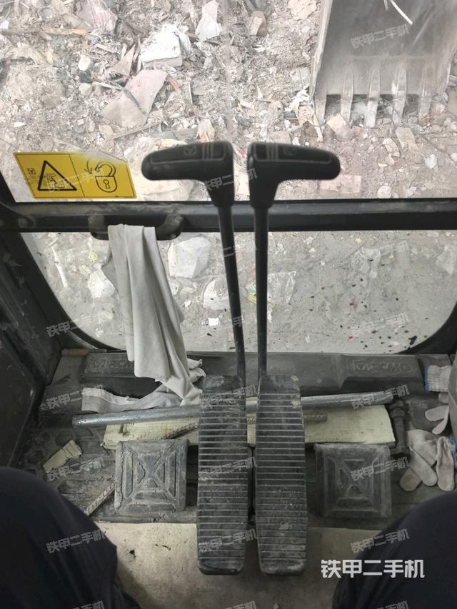 后窗玻璃角标（驾驶室部分）