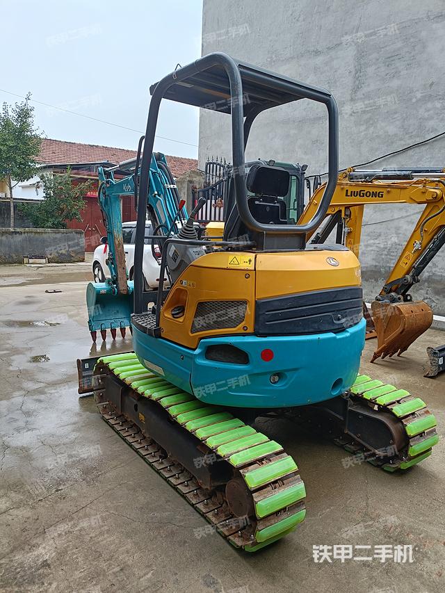 驾驶室顶部（整机外观）