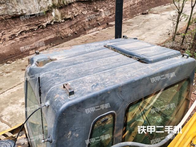 驾驶室顶部(整机外观) 驾驶室顶部(整机外观)