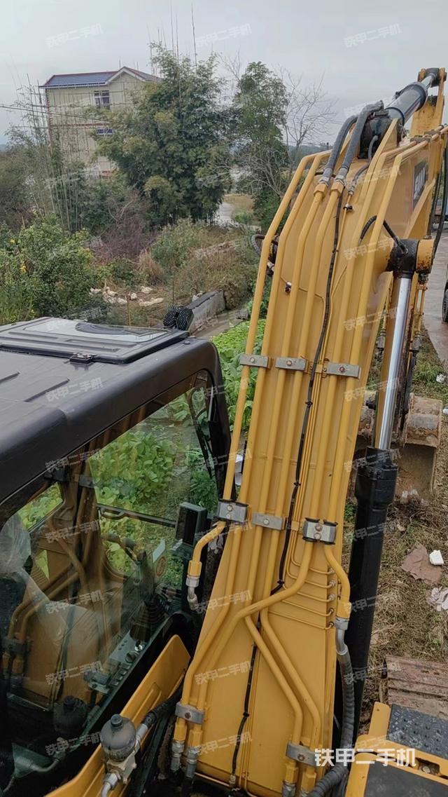 驾驶室顶部（整机外观）