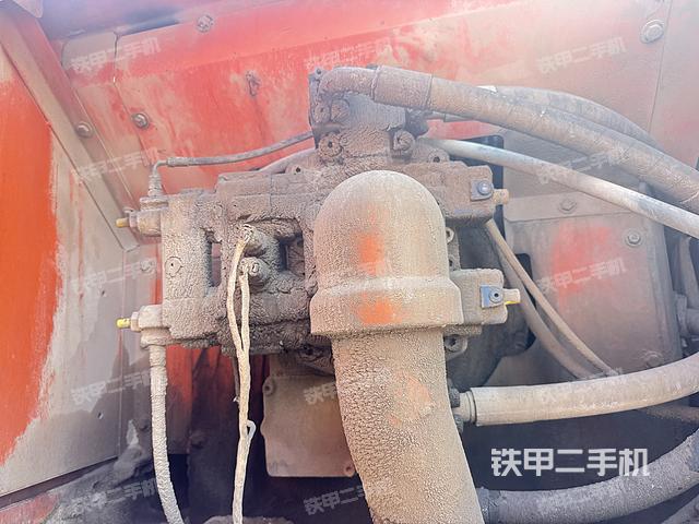 液压泵舱室正面整体(整机外观) 液压泵舱室正面整体(整机外观)