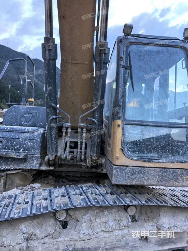 大臂油缸整體?豎拍（工作和回轉(zhuǎn)裝置）