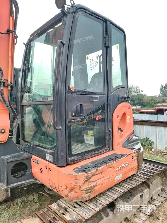 驾驶室整体(整机外观) 驾驶室整体(整机外观)