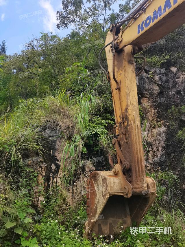 小臂整体左后(工作和回转装置) 小臂整体左后(工作和回转装置)