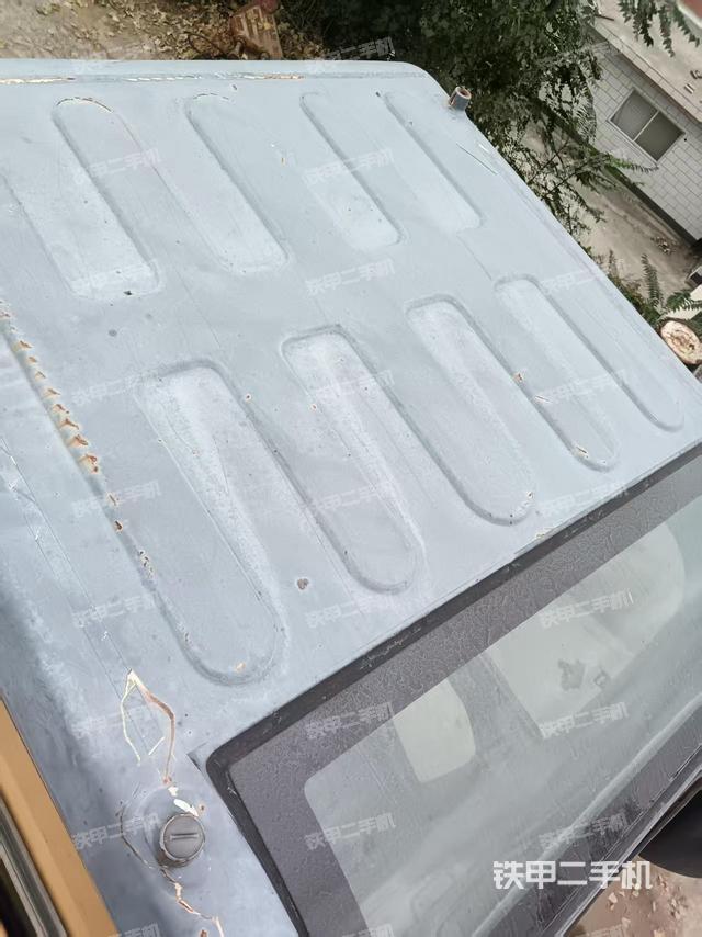 驾驶室顶部（整机外观）