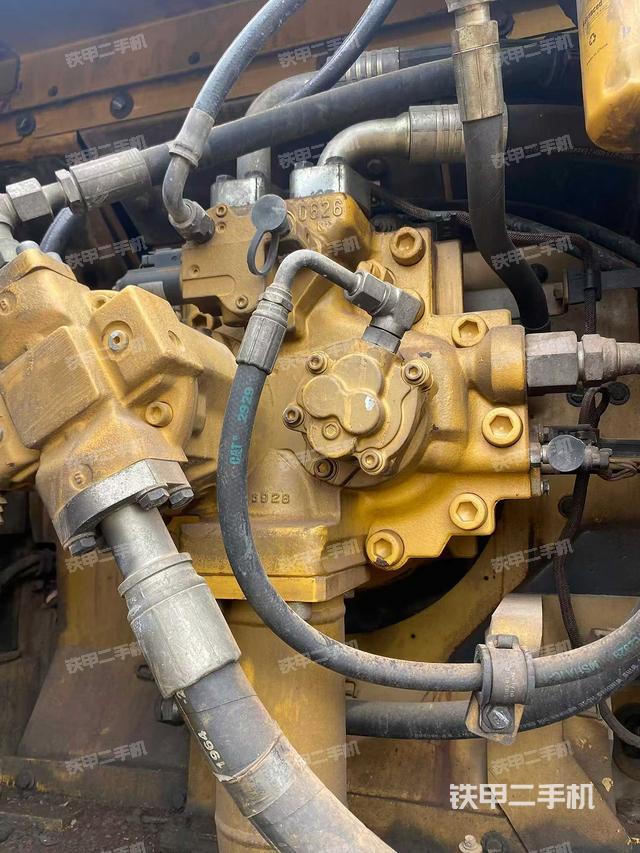 液壓泵艙室正面整體（整機(jī)外觀）