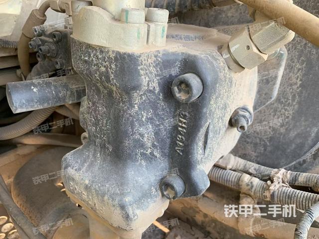 液压泵舱室正面整体（整机外观）