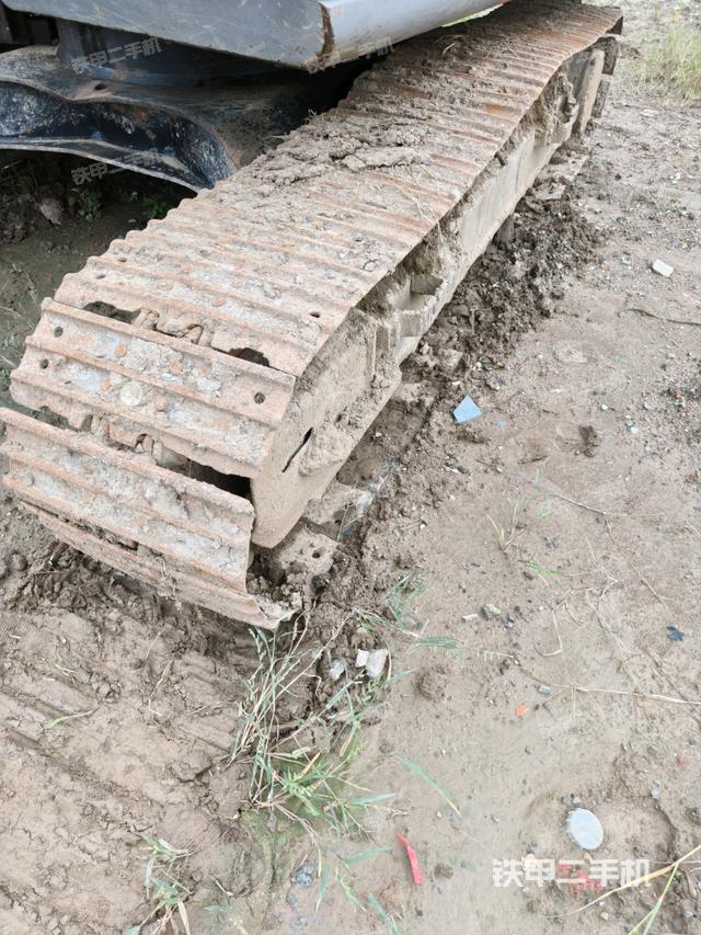 单侧履带整体(整机外观) 单侧履带整体(整机外观)