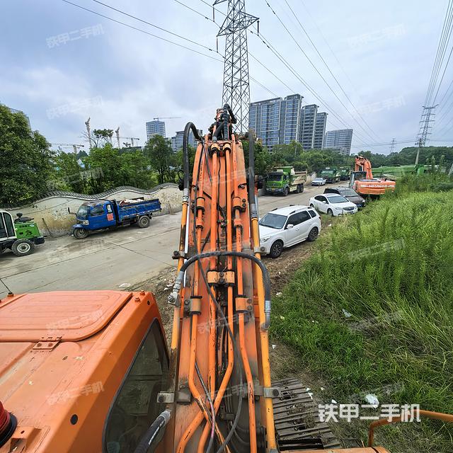 驾驶室顶部（整机外观）