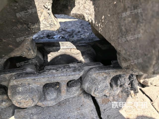 右侧履带整体(行走机构) 右侧履带整体(行走机构)