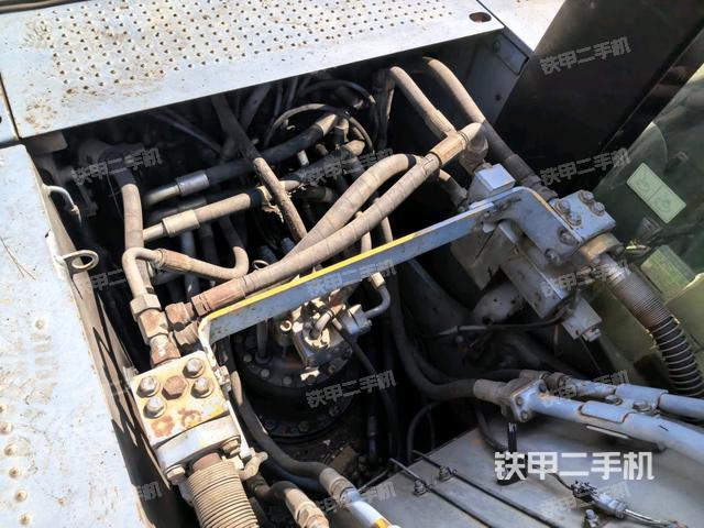 中央回转接头特写(上车部件) 中央回转接头特写(上车部件)