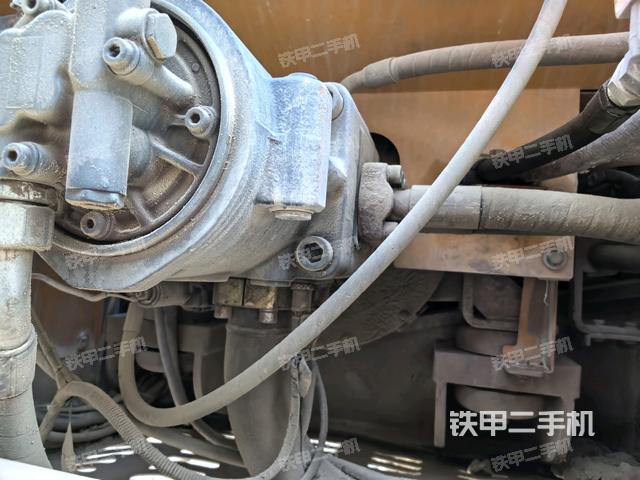 液壓泵斜45?左（大件艙室）